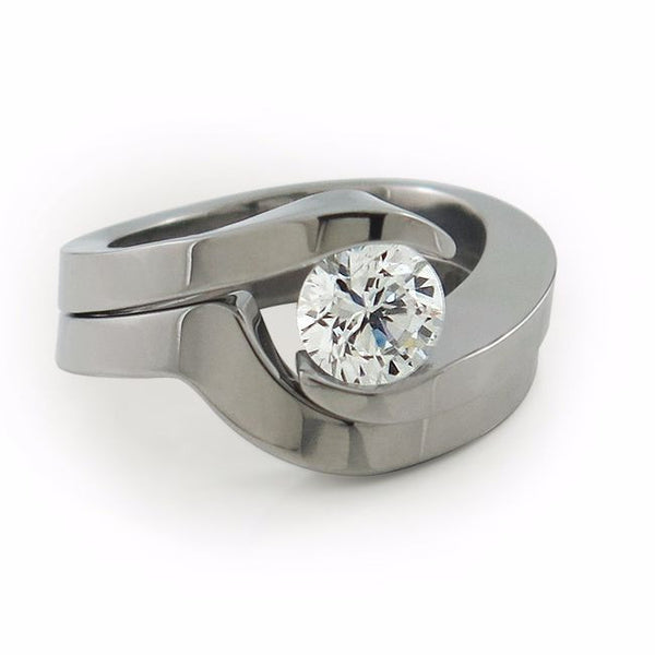 The Stella Titanium Companion Band was created to complete the Stella wedding set. The Stella and its companion paired together form a very elegant and trendy wedding ring set.