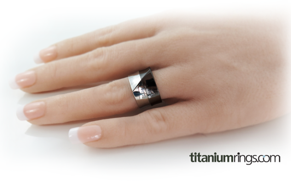 Edge-none-Titanium Rings