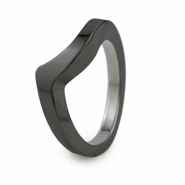 companion ring fits snugly against the stella engagement ring