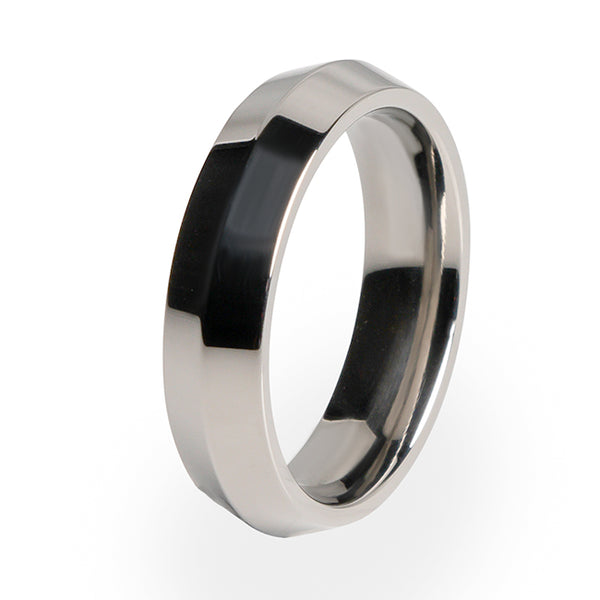 A beautiful traditional design on a Titanium ring.  Perfect titanium wedding ring or for any special occasion.