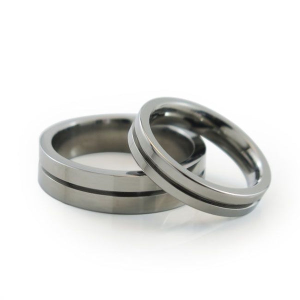 carved a simple groove into our traditional flat profile Facia Titanium ring for a slight twist that can allow the addition of a touch of color through anodizing or enamelling, contrasting nicely with the darker grey specific to Titanium metal.