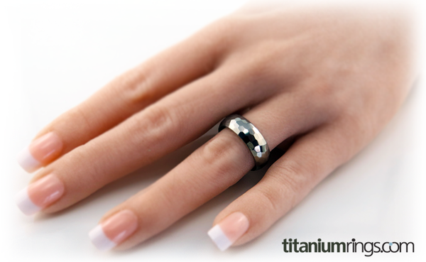 Crater | Women's Titanium Ring